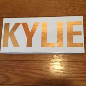 Kylie Cosmetics Royal Peach Palette